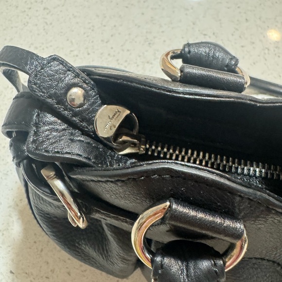 Salvatore Ferragamo Black Leather Shoulder Bag Gancini Hardware Made in Italy - Picture 10 of 13